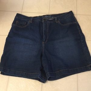 Gloria Vanderbilt Jean shorts